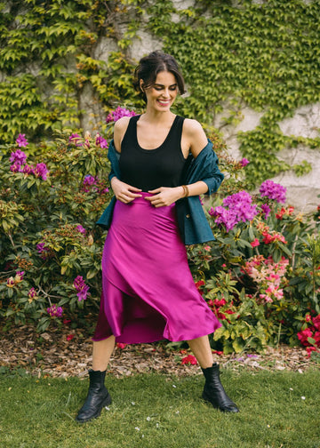 Lola No2, la jupe midi en soie fuchsia - Happyblend